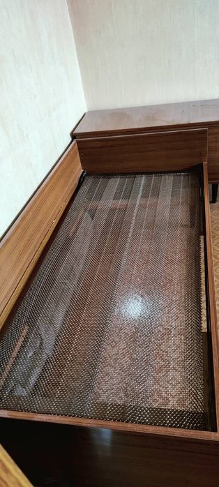 Легла с пружини и ракла