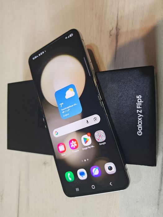 Като нов Samsung Galaxy Z Flip 5 256 GB