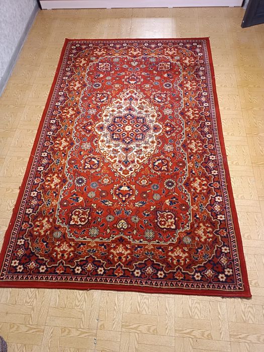 Продам ковры в хорошем состояние срочно