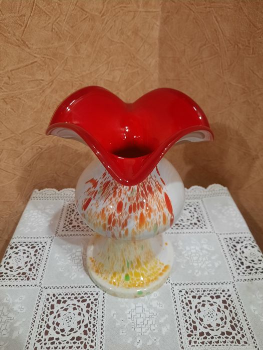 Красивая, винтажная ваза, завод  "Красный Май" 1960-70гг, с волнистым