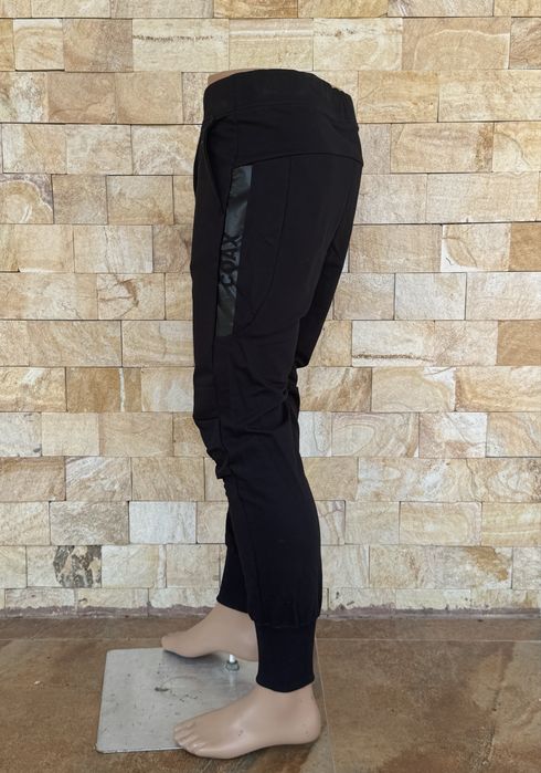 Pantaloni trening noi, cu eticheta