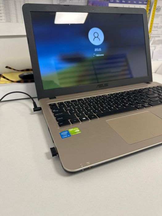 Vând laptop Asus in stare excelenta