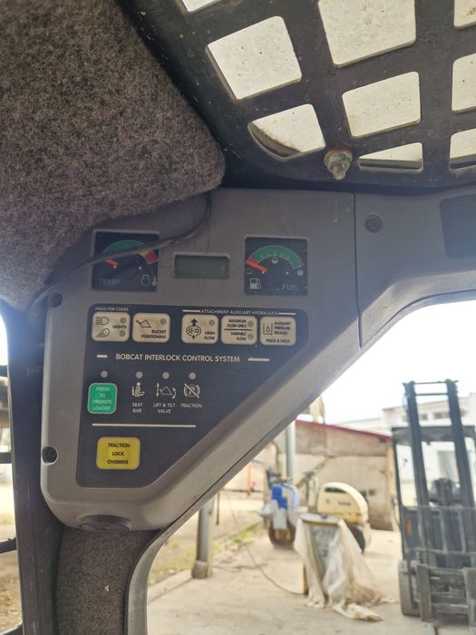 Vând Bobcat 773 3T