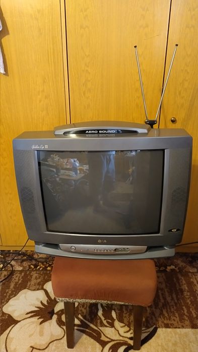 Телевизор LG Golden Eye ll