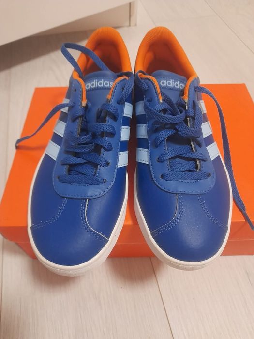 Чисто нови адидас