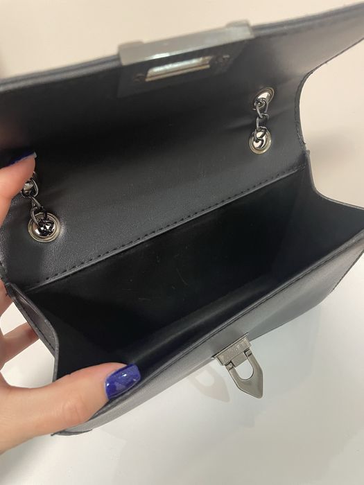 Черна малка чанта през рамо