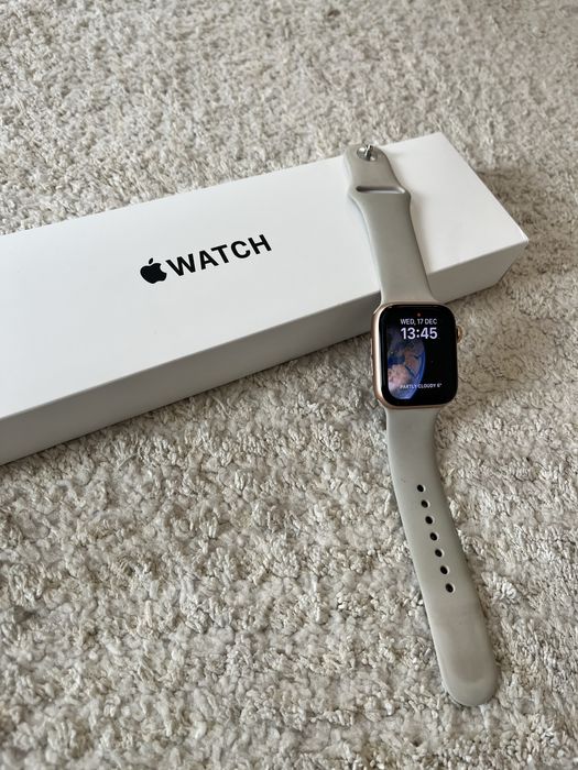 Apple Watch SE GOLD 44mm