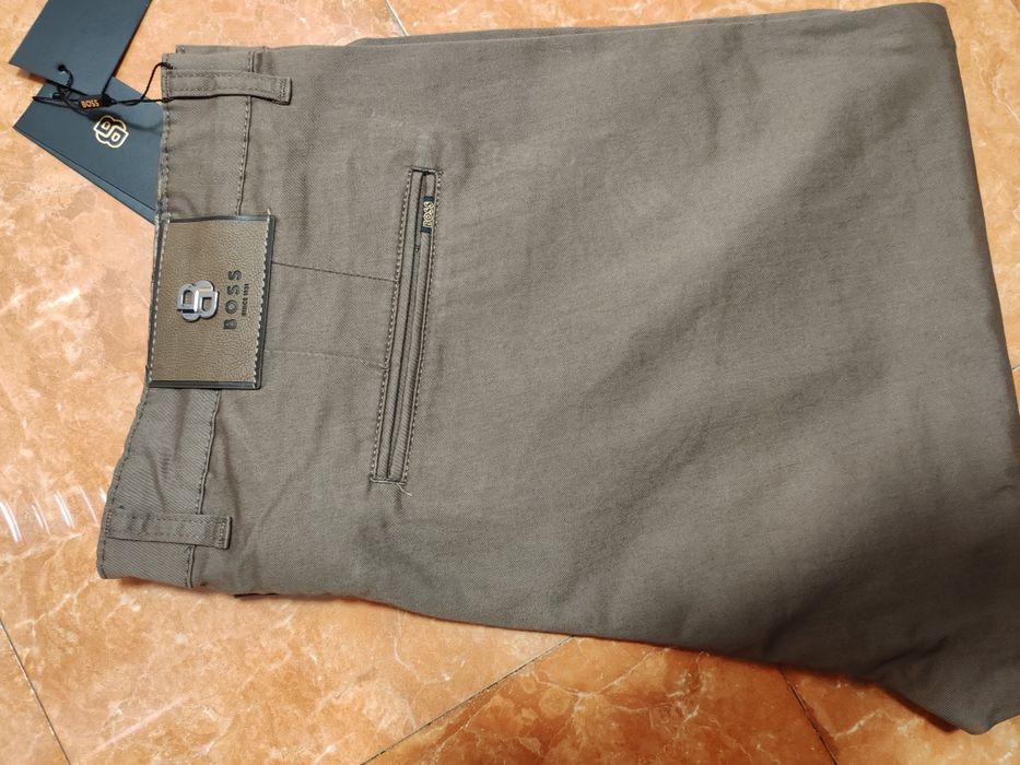 Vind pantaloni Boss original
