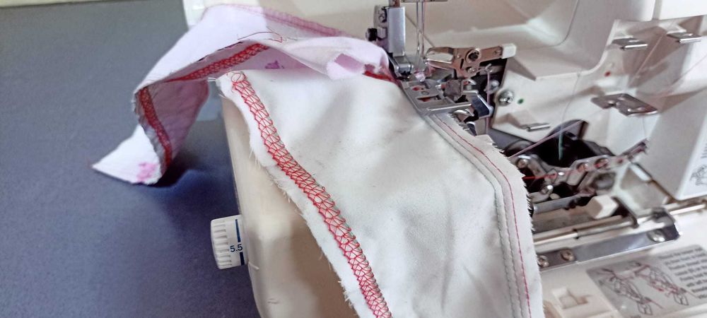 Masina de surfilat/Uberdeck Singer 14T957DC