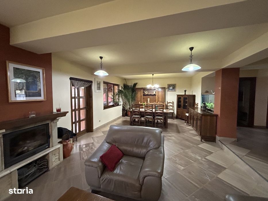 Vand vila deosebiata, in Subcetate, P+E+D,st.1.000 mp,sc.332 mp.