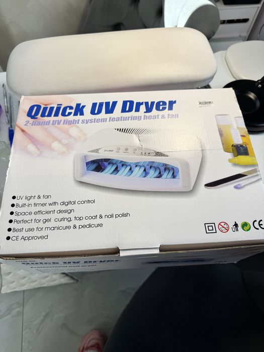 Vand lampa manichiura cu aspirator incorporat