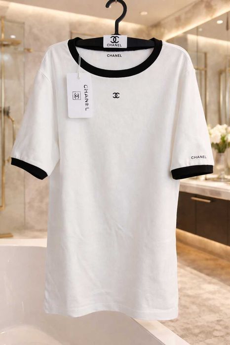нова бяла тениска шанел с черно памук не прозира с етикет е и торбичка