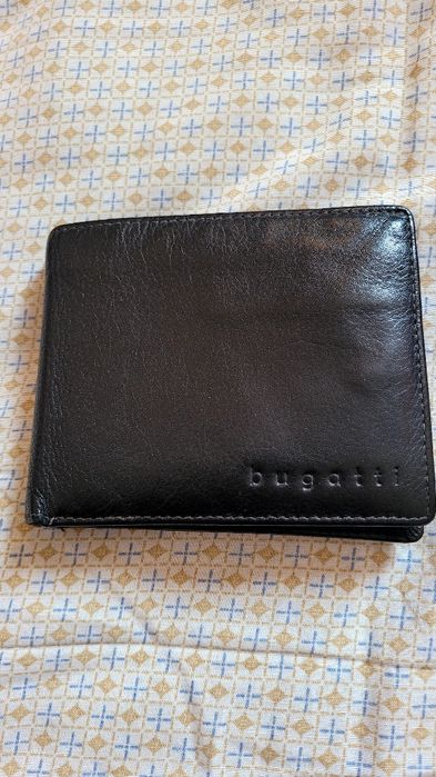 Продавам портфейл Bugatti