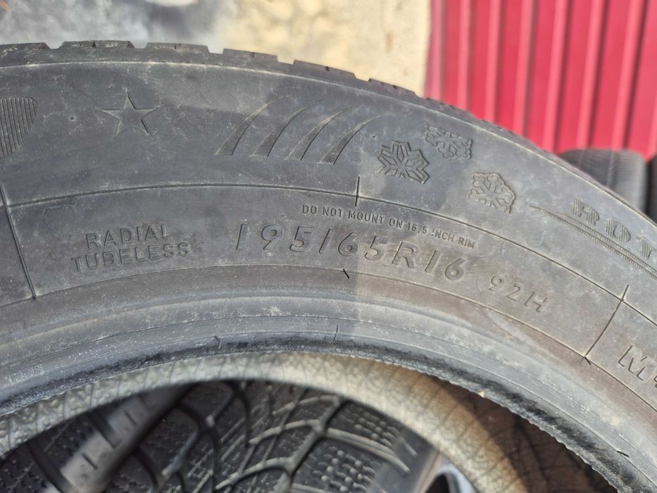 4 Anvelope IARNA M+S - 195/65/16 - DUNLOP 4D - CA UNELE NOI - DOT 2017 !