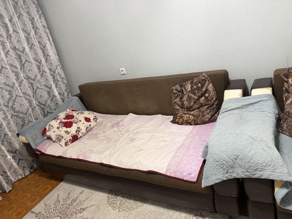 Отдам диван с 1 креслой