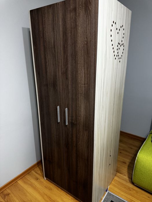 Малък двукрилен гардероб