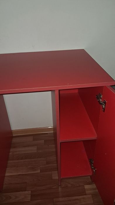 Продам  красный стол
