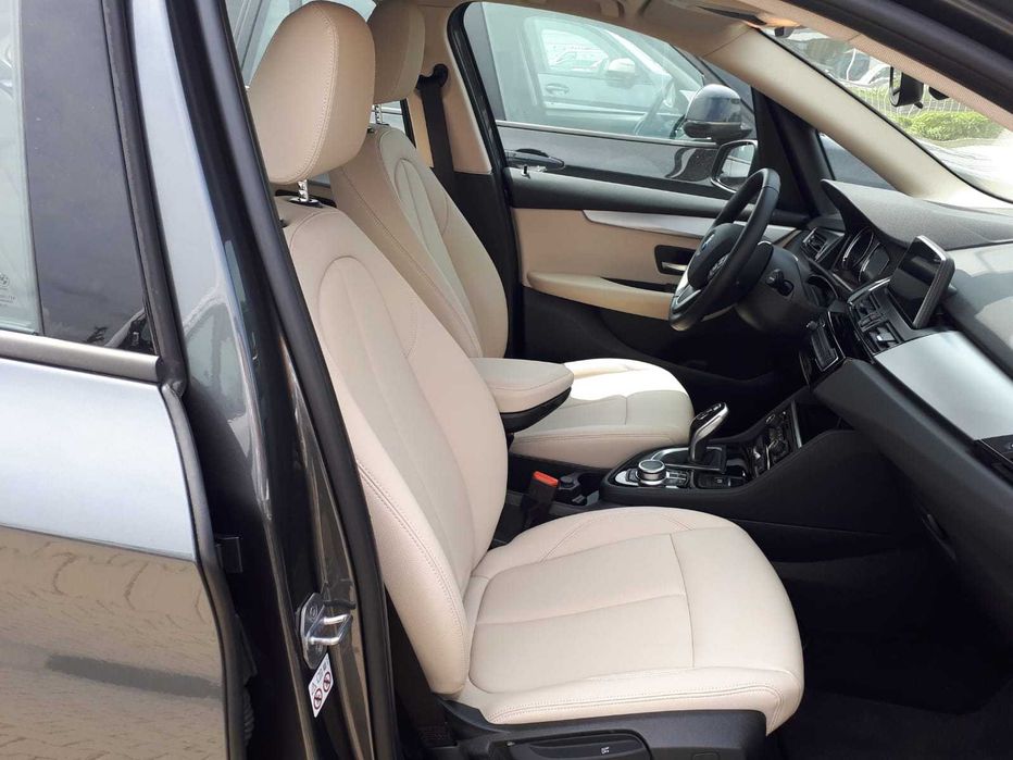 BMW 218d Active Tourer 150 CP Automat Navi LED Scaune încălzite