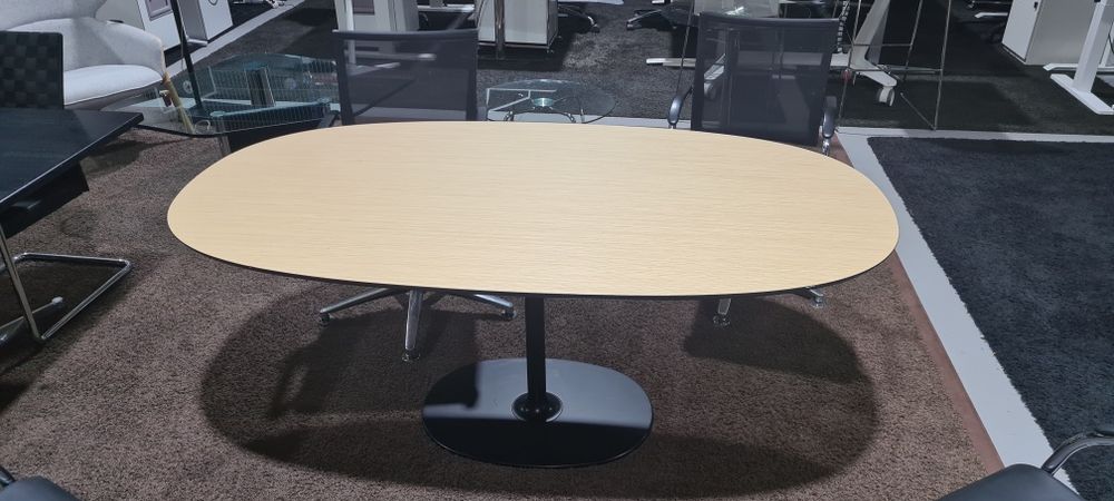 Немско офис конферентна и посетителска маса  Made in Italy оборудване