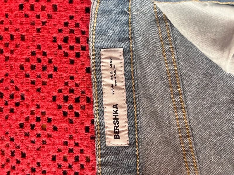 Blugi evazati noi Bershka