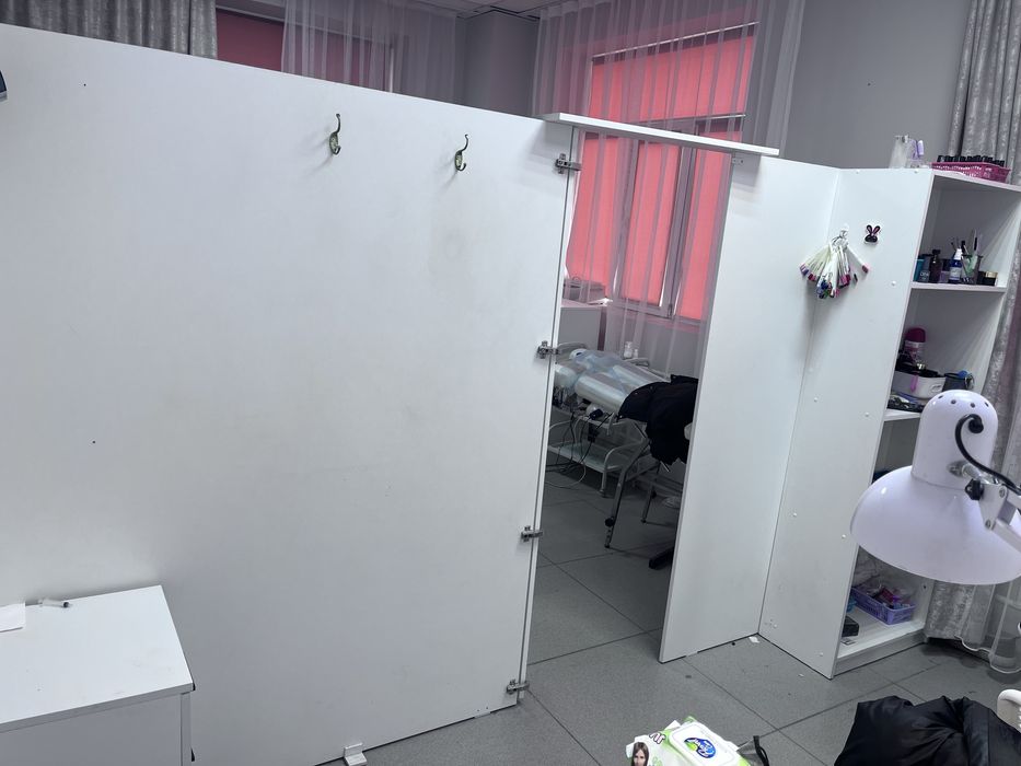 Перегородка с полками