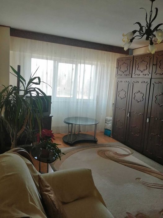 Vând ap. 3 cam. decomandat, central, suprafata generoasă, Brăila,