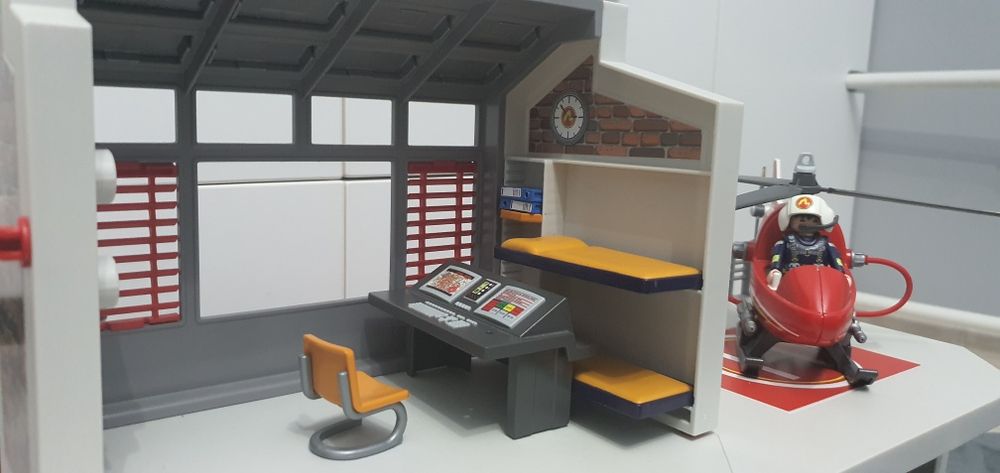 Statie de pompieri cu elicopter, 9462 Playmobil, City Action