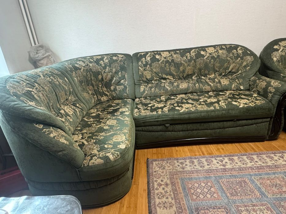 Срочно продаем угловой диван