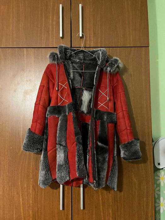 Продавам детски кожух от естествена кожа, размер 122-134.