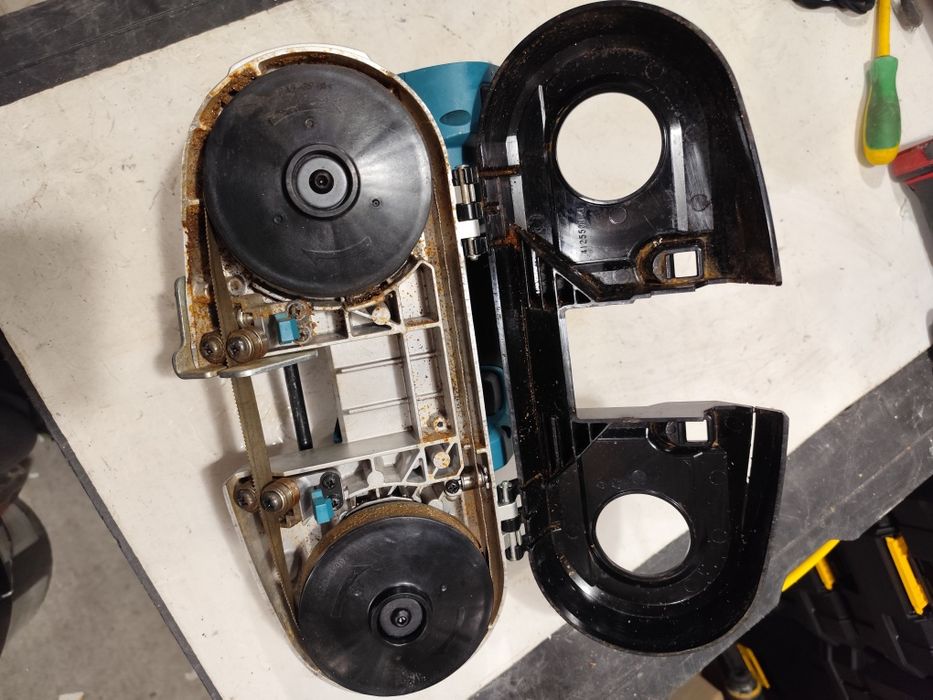 Акумулаторен безчетков лентов трион ножовка Макита Makita DPB184