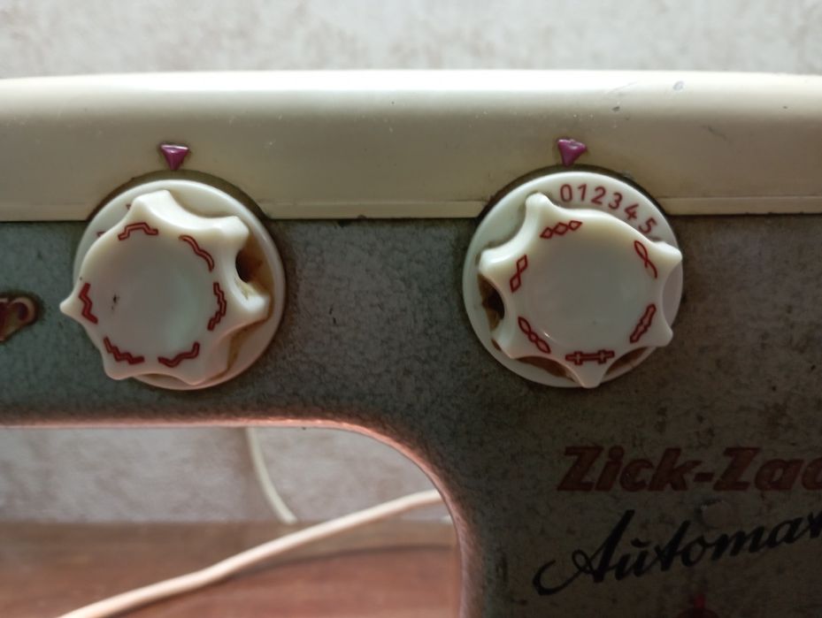 Машинка Кёлер немецкая ножная не электрическая полный набор лапок