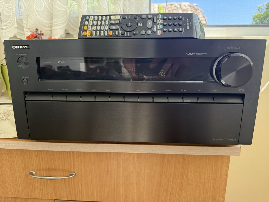 Onkyo TX-NR828 Bluetooth Wi-Fi