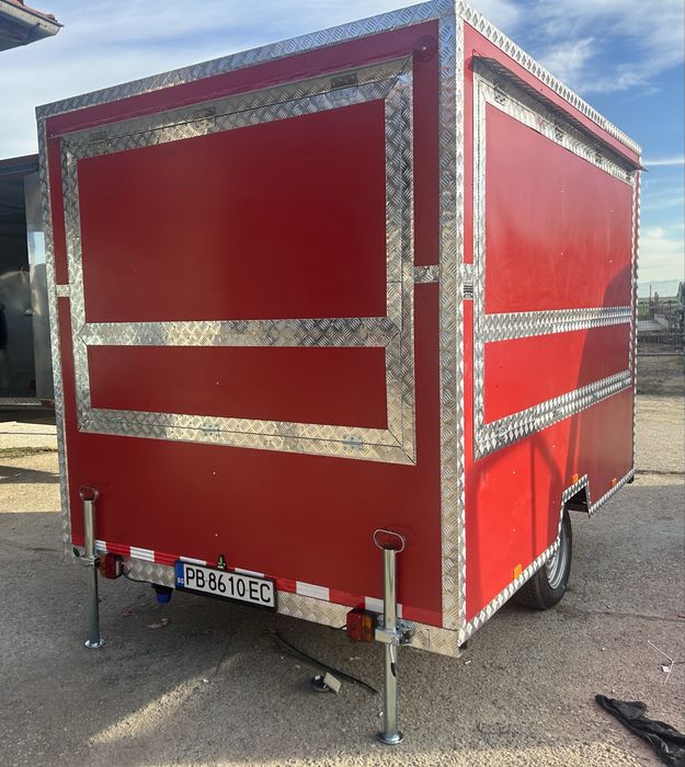 Изрботвам Каравани и търговски фургони за бързо хранене