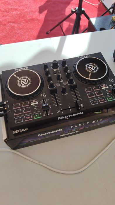 Vând consolă NUMARK PARTY MIX
