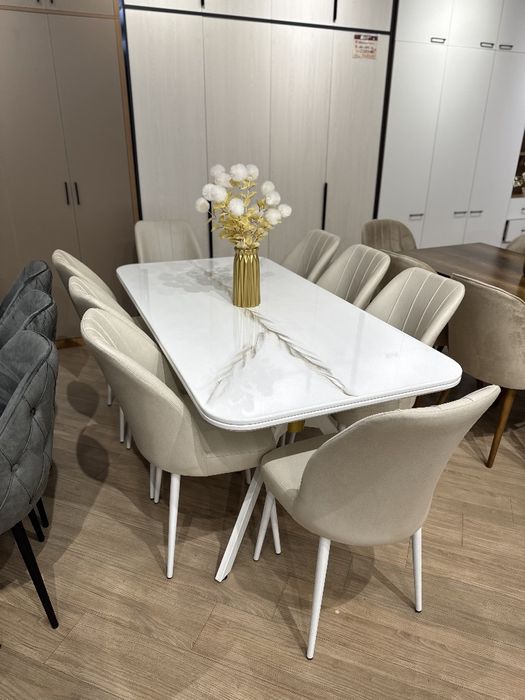 Стол и 8 стулья от Comfort Mebel