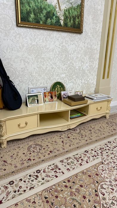 Продается гарнитур в гостиную и 2 ковра!