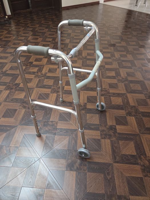 Продам ходунки б/у