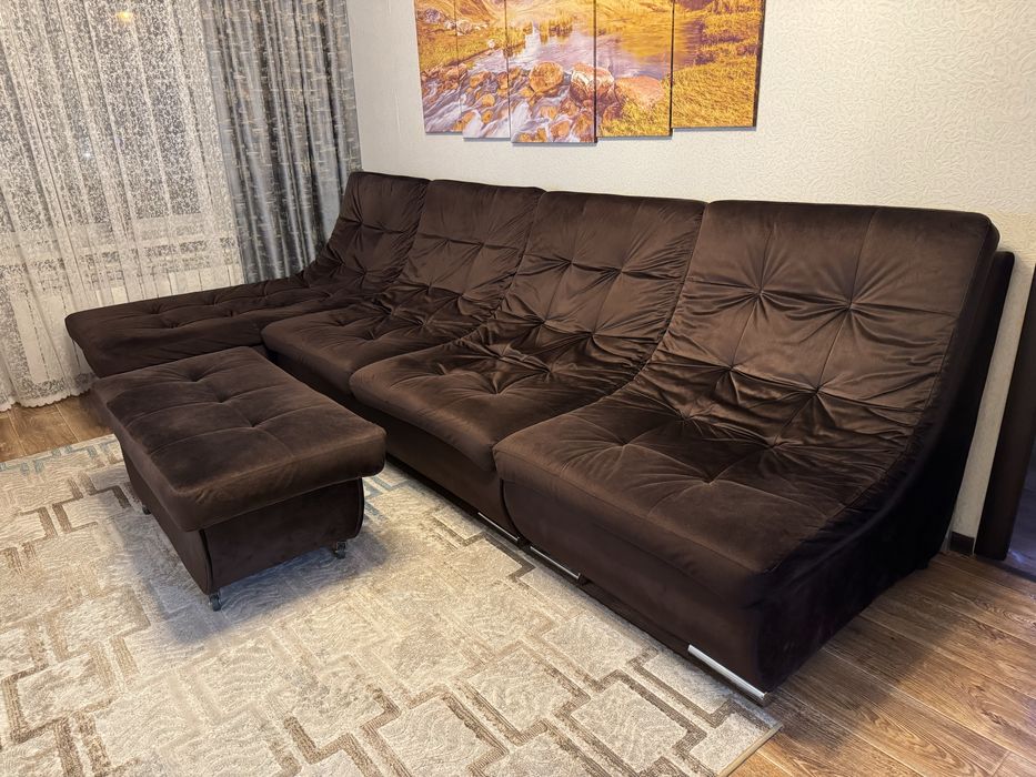 Продам диван в комплекте с пуфом