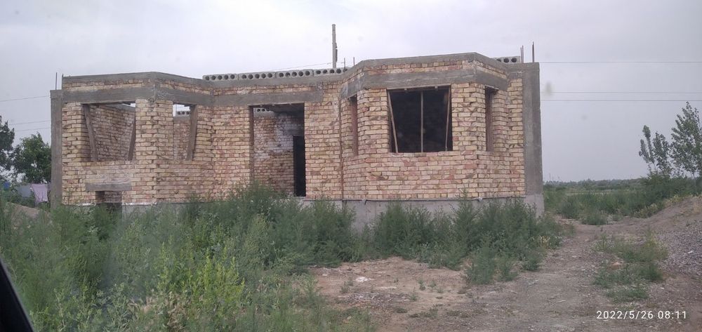 Ishonchda 1chi koʻchasida uy sotiladi.10sotix hovli.