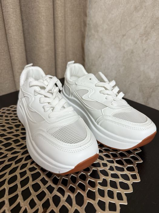 Продам кроссовки