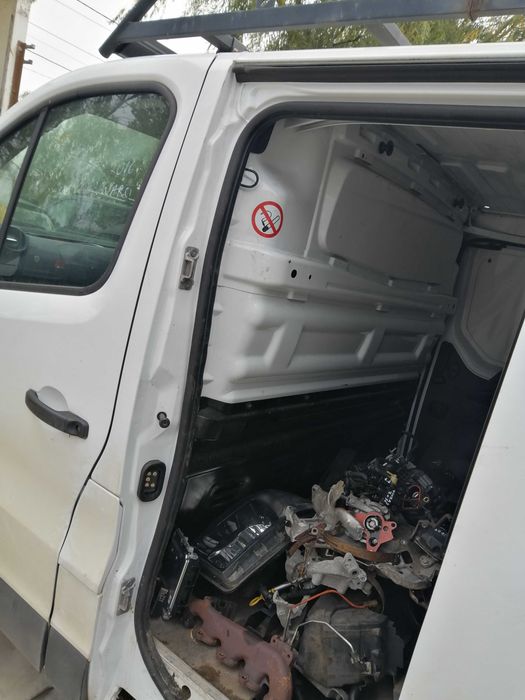 Dezmembram Opel Vivaro  motor 1.6