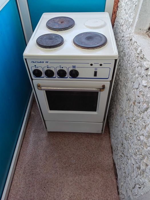 Продам Электрическую печь б/у