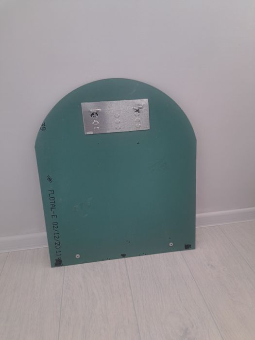 Продам зеркало с полкой