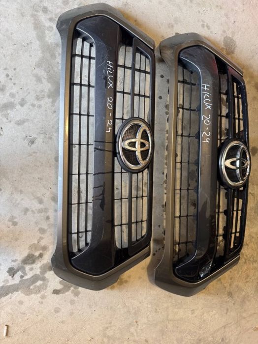 Grila centrala Toyota Hilux 2020/2021/2022/2023/2024