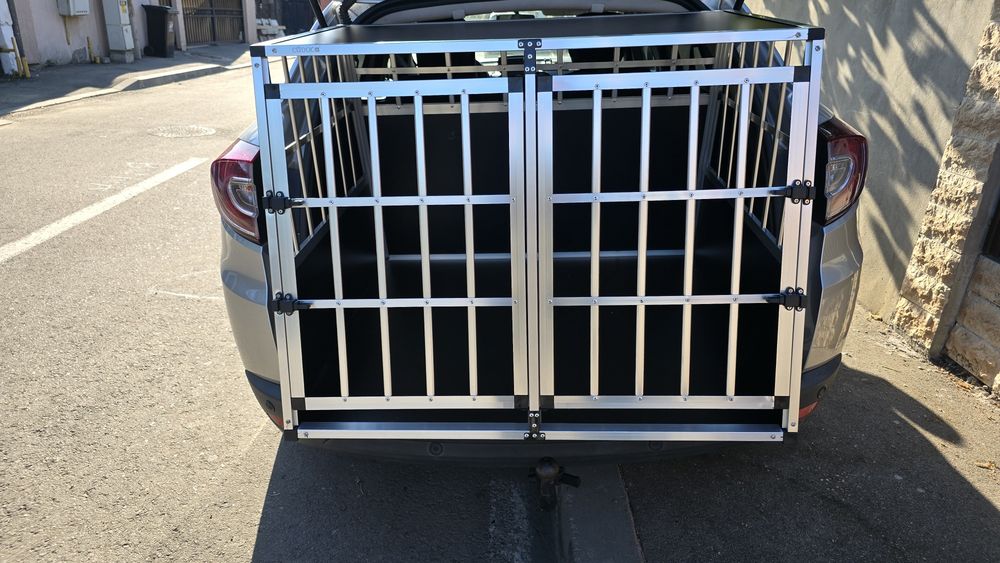Vând cușcă transport câini