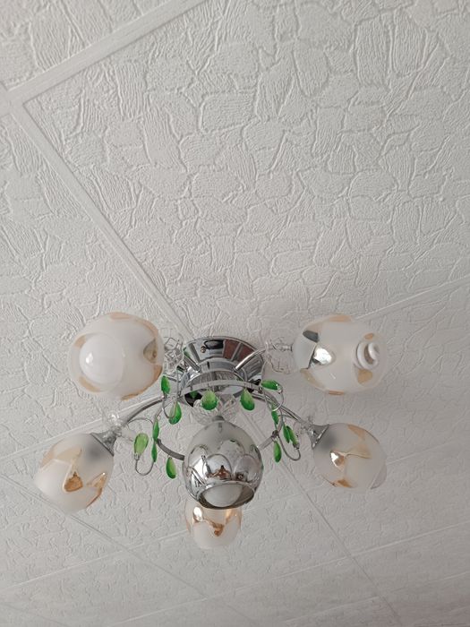 Продам   люстры.