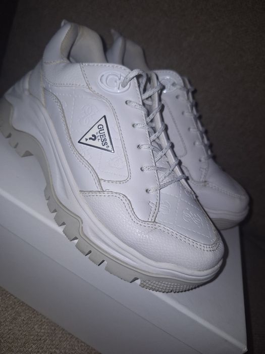 Sneakers Guess- mărimea 36 BLACK FRIDAY