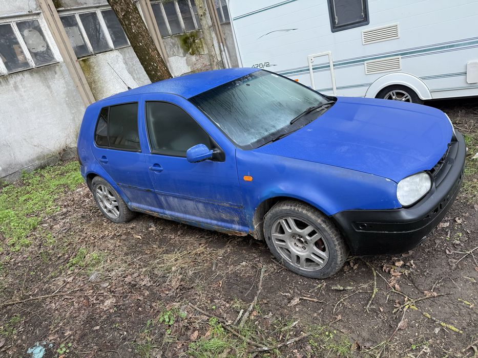 Продавам Golf 4 1.9tdi на части всичко налично