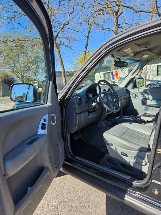 Jeep Cherokee 2.8 Autoutilitara 4 locuri