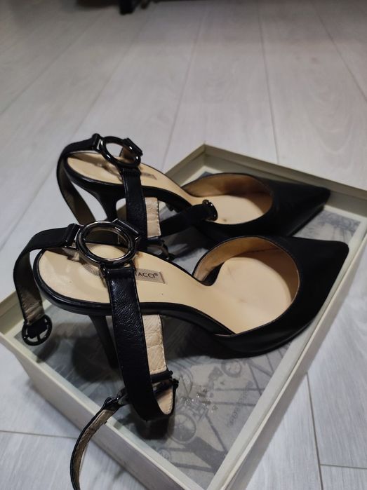 Женские босоножки